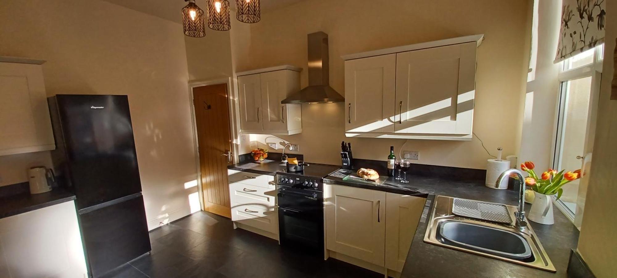 Vila West Cliff Townhouse With Parking Whitby Exteriér fotografie